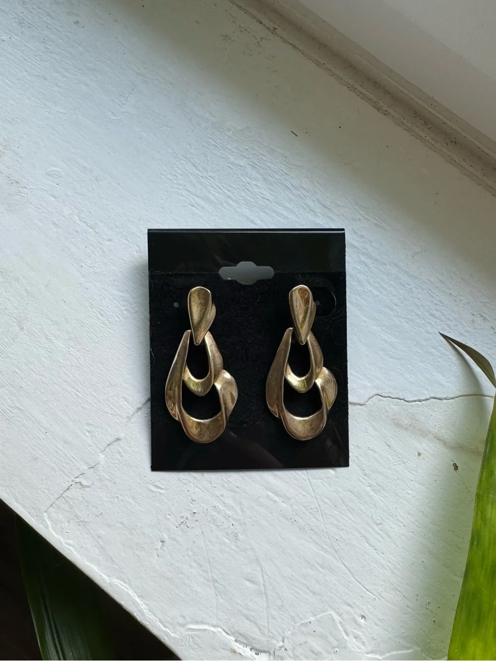 Vintage Trifari gold dangle earrings
